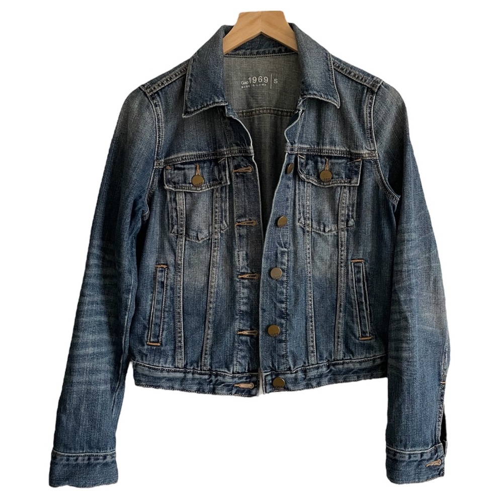 Gap || medium wash denim jacket